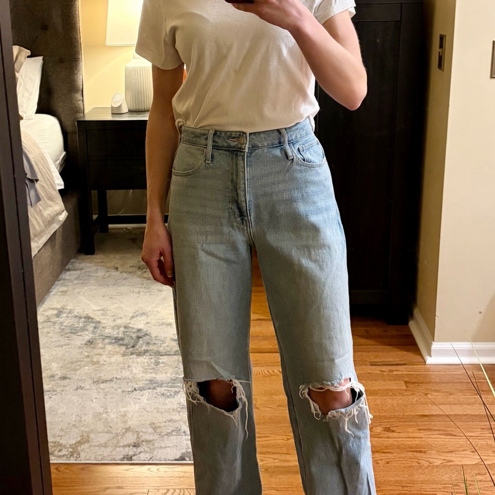 Light Wash Women's Distressed Knee Straight Jeans